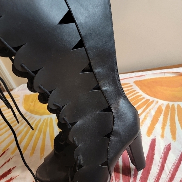 TORRID NWOT Black Scalloped Lace Knee High Boots Size 7.5W - Picture 6 of 10